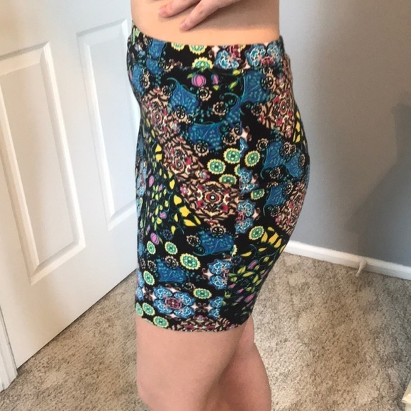 Lily White colorful tight skirt, Size M - Picture 2 of 3
